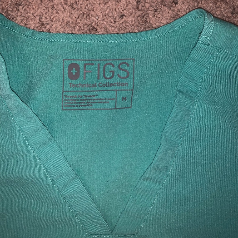 Figs medium scrub top. I think it’s Marine. Great condition. No rips/stains